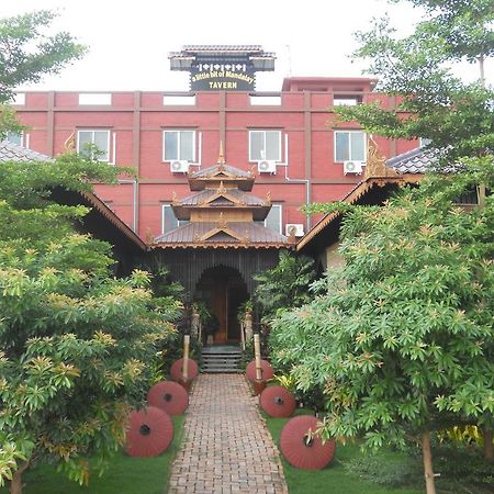 A Little Bit Of Mandalay Tavern Exterior foto