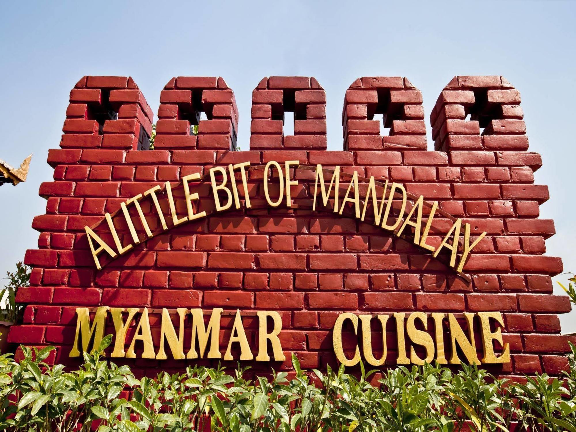 A Little Bit Of Mandalay Tavern Exterior foto